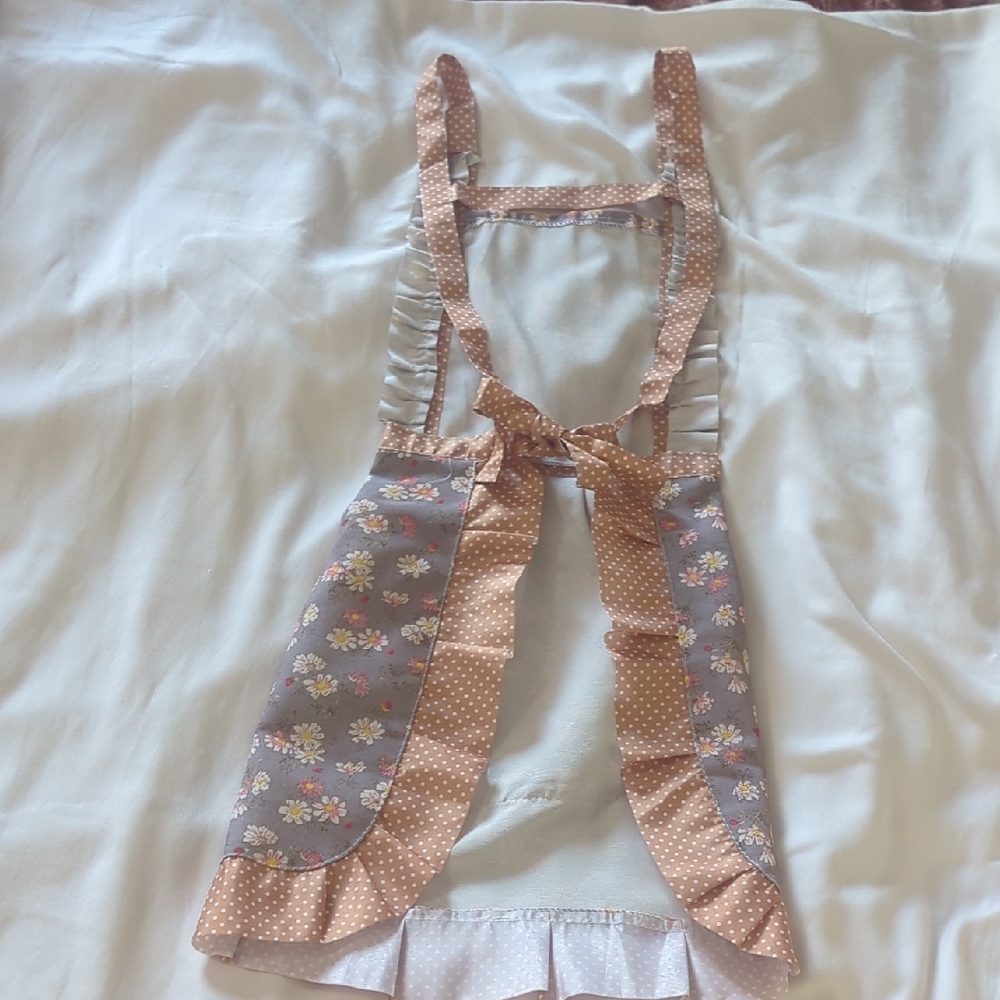 Vintage-inspired floral apron - Picture 5 of 11